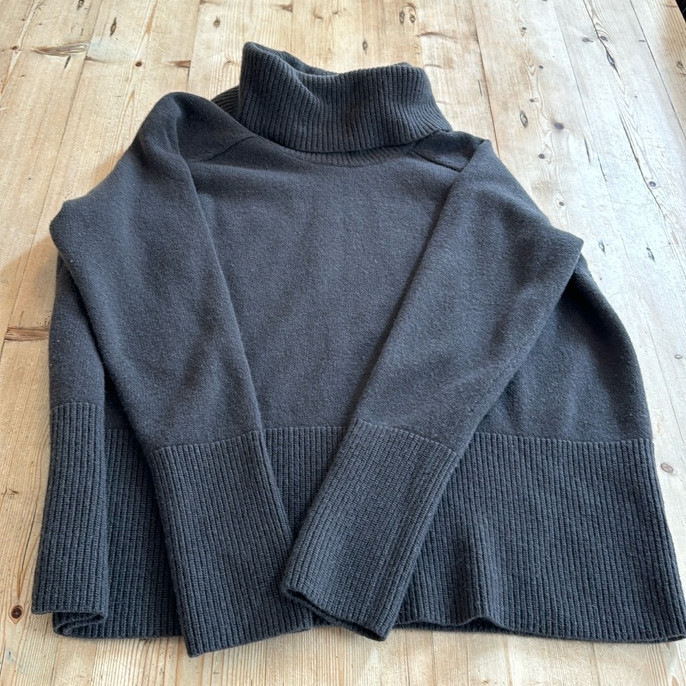 Athleta sweater